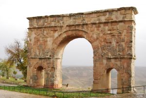 Qué ver en Soria - Arco de Medinaceli