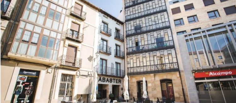 Fachada hotel Ábaster en Soria